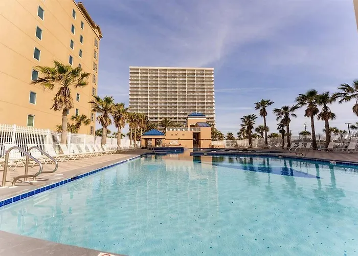 Apartment Crystal Tower Corner With 2 Balconies, 3 Pools, Lazy River