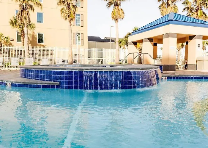Crystal Tower Corner With 2 Balconies, 3 Pools, Lazy River Apartment Gulf Shores