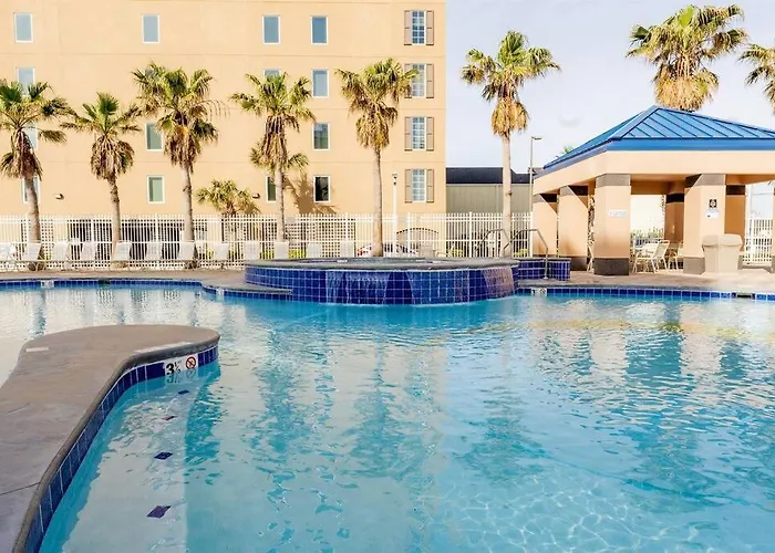 Apartment Crystal Tower Corner With 2 Balconies, 3 Pools, Lazy River Gulf Shores
