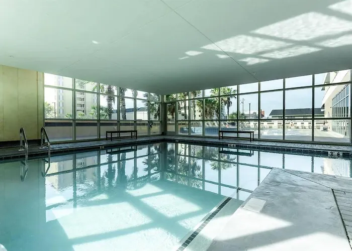 Crystal Tower Corner With 2 Balconies, 3 Pools, Lazy River Gulf Shores